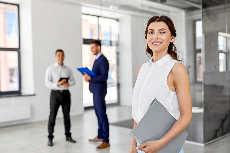 Pośrednik nieruchomości – jakie kluczowe usługi naprawdę oferuje?