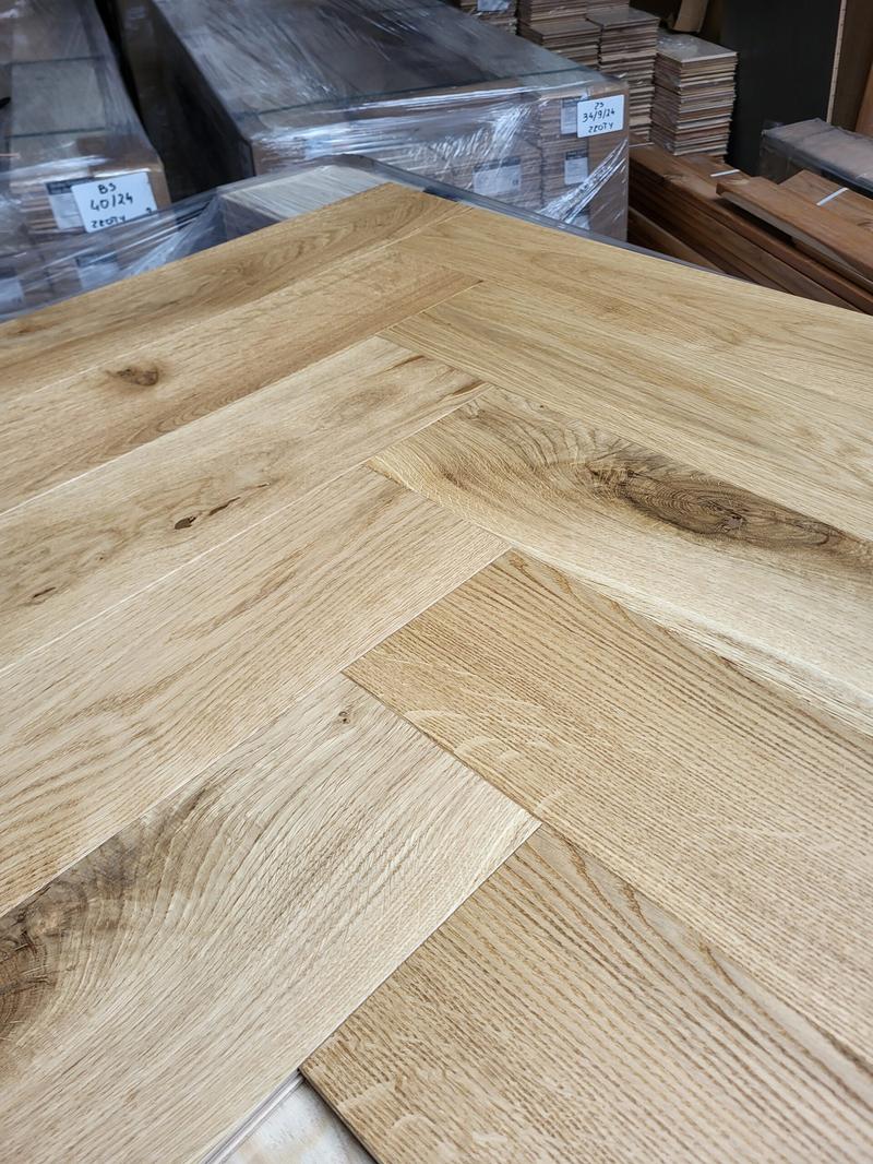 Układanie parkietu w jodełkę