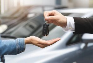 Ile zapłacisz za wynajem długoterminowy samochodu? Sprawdź aktualne ceny i oferty