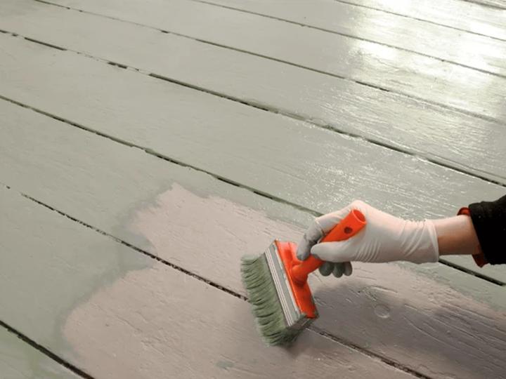 Malowanie parkietu po cyklinowaniu