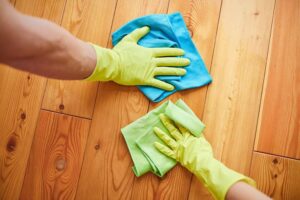 Jak skutecznie myć parkiet, by zachować jego blask i uniknąć zniszczeń?