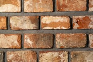 Jak skutecznie wykonać fugę do cegły – poradnik krok po kroku z pułapkami, których warto unikać