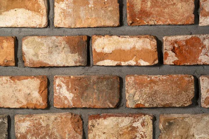 Jak skutecznie wykonać fugę do cegły – poradnik krok po kroku z pułapkami, których warto unikać
