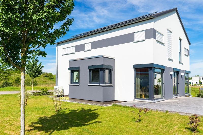 Klasyczna biel na elewacji